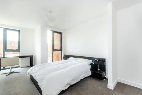 2 bedroom flat for sale, High Street, Sutton, SM1