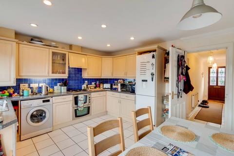 3 bedroom terraced house to rent, Sandpiper Road, Sutton, SM1