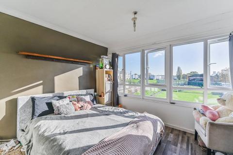1 bedroom flat to rent, Brecon Close, Mitcham, CR4