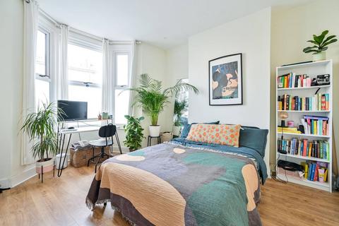 4 bedroom house to rent - Brayards Road, Peckham Rye, London, SE15