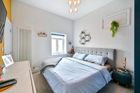2 bedroom flat for sale, Seaton Road, Twickenham, TWICKENHAM, TW2