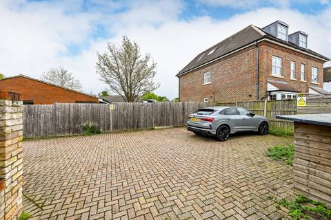 Flat 4, 20 Seaton Road, Whitton, Twickenham, TW2 7AT