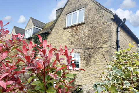 28 Coronation Road, Tetbury, GL8 8AR