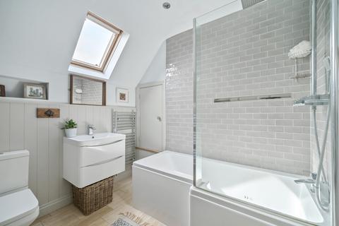 28 Coronation Road, Tetbury, GL8 8AR