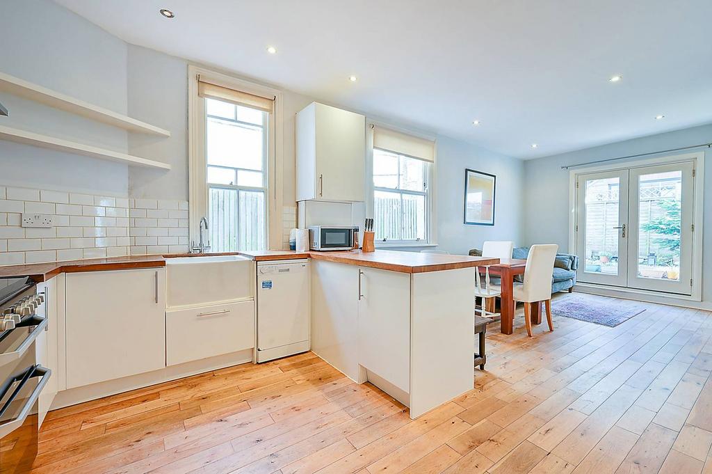 Ormiston Grove, Shepherd's Bush... 2 bed flat for sale £615,000