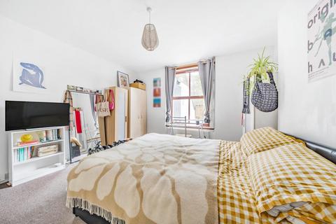 3 bedroom flat for sale, Oakfield Road, Stroud Green