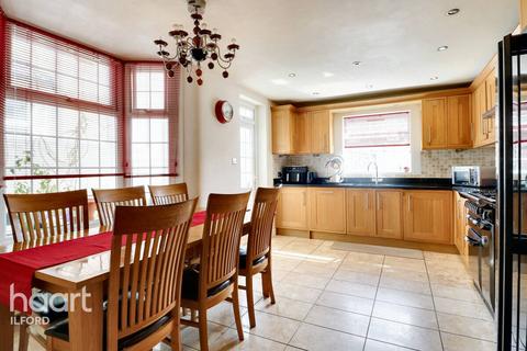 5 bedroom end of terrace house for sale, Courtland Avenue, Ilford