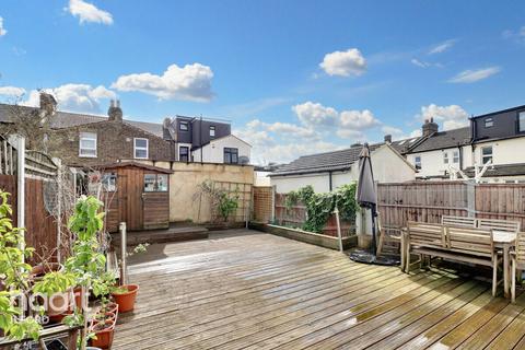 5 bedroom end of terrace house for sale, Courtland Avenue, Ilford