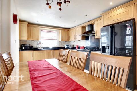121 Courtland Avenue, Ilford, IG1 3DR