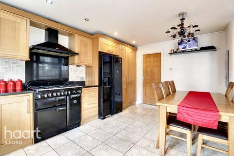 121 Courtland Avenue, Ilford, IG1 3DR