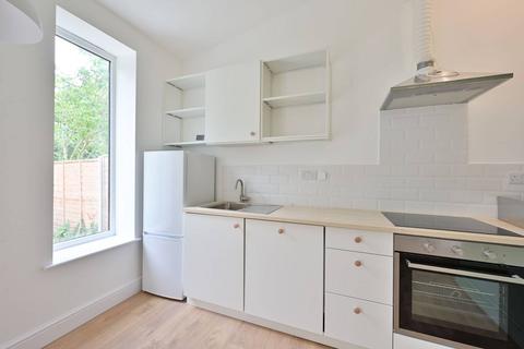 2 bedroom flat to rent, Bronson Road, Raynes Park, London, SW20