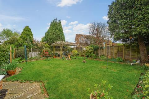 26 Chestnut Way, Godalming, GU7 1TS