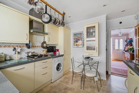 26 Chestnut Way, Godalming, GU7 1TS
