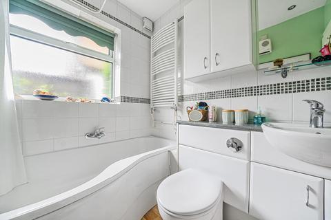 26 Chestnut Way, Godalming, GU7 1TS