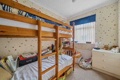 26 Chestnut Way, Godalming, GU7 1TS