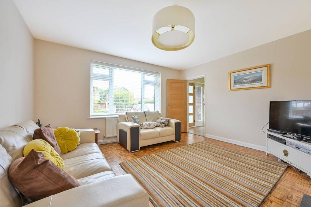 Little Green Lane, Chertsey, KT16 3 bed detached house for sale £795,000