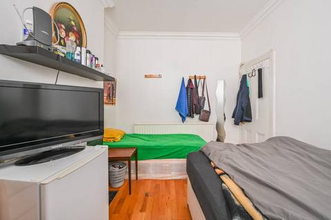 2 bedroom flat for sale, WHITE HART LANE, Wood Green, London, N22