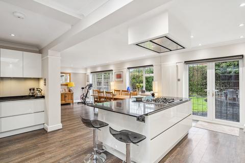 10 Candlemas Mead, Beaconsfield, HP9 1AP