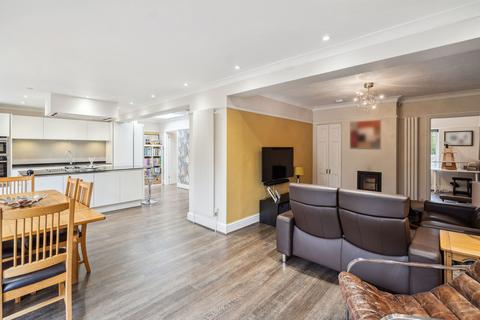10 Candlemas Mead, Beaconsfield, HP9 1AP