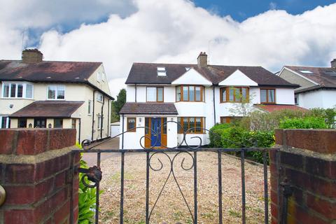 5 bedroom semi-detached house to rent, Station Road, Loughton