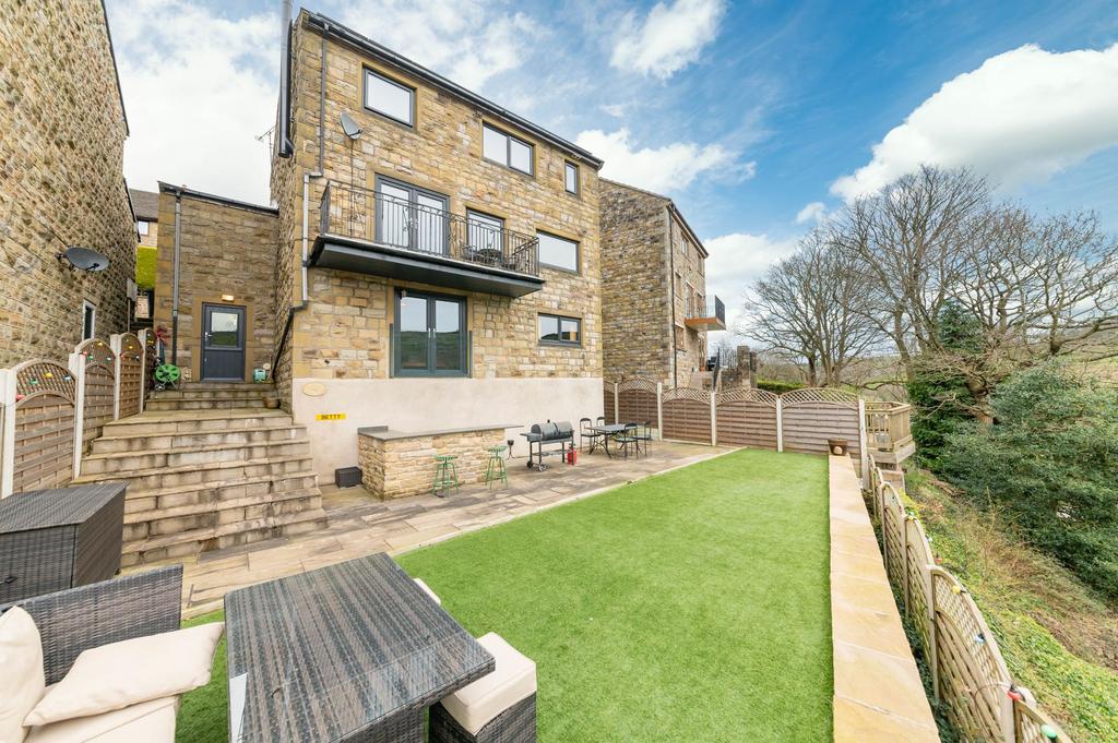 Victoria Springs, Holmfirth, HD9 5 bed detached house for sale - £630,000