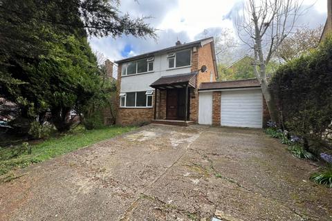 3 bedroom detached house to rent, Desborough Avenue, High Wycombe