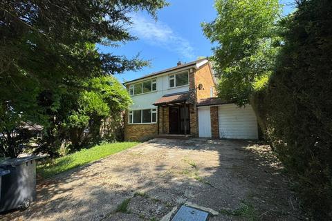 3 bedroom detached house to rent, Desborough Avenue, High Wycombe