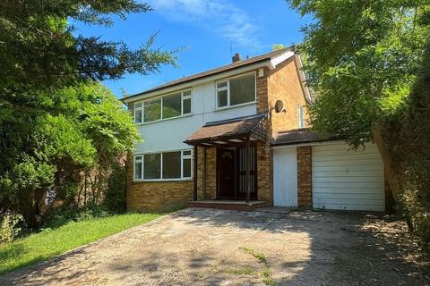 3 bedroom detached house to rent, Desborough Avenue, High Wycombe
