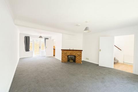 3 bedroom detached house to rent, Desborough Avenue, High Wycombe