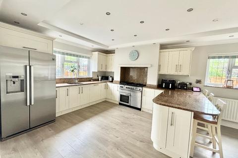 5 bedroom chalet for sale, Welbeck Road, Canvey Island