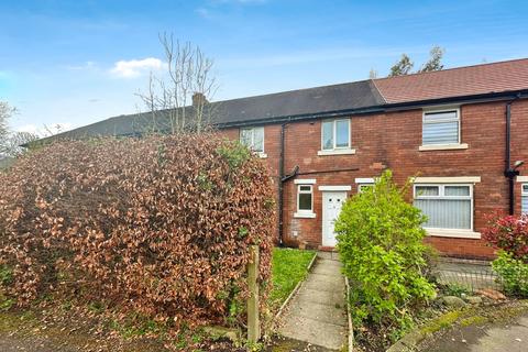 3 bedroom terraced house to rent, Bradshaw Avenue, Whitefield, M45