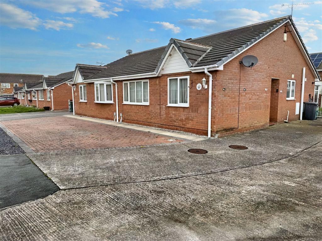 Lon Eirin, Towyn, Abergele, LL22 9LQ 2 bed semidetached bungalow for