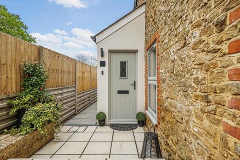 2 bedroom end of terrace house for sale, Farncombe, Surrey GU7