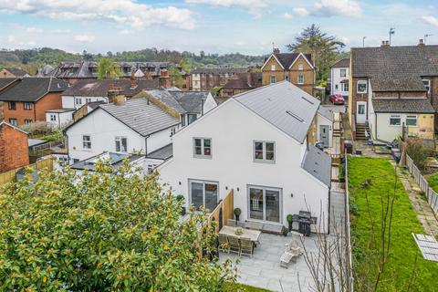 28 Kings Road, Godalming, GU7 3ET