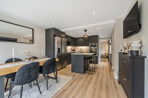 28 Kings Road, Godalming, GU7 3ET