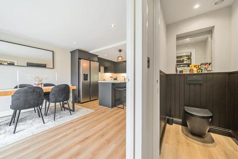 28 Kings Road, Godalming, GU7 3ET