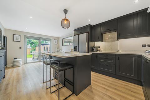 28 Kings Road, Godalming, GU7 3ET