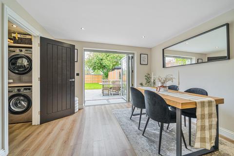 28 Kings Road, Godalming, GU7 3ET