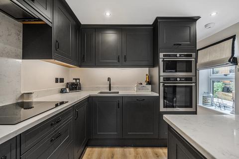 28 Kings Road, Godalming, GU7 3ET