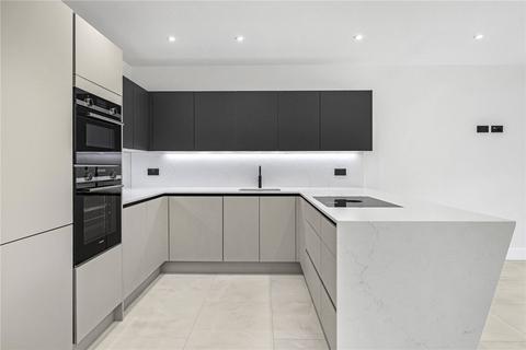 9c Ridgemount Gardens, Enfield, EN2 8QL