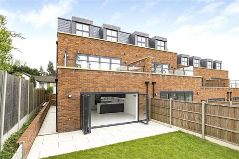 9c Ridgemount Gardens, Enfield, EN2 8QL