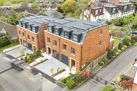 9 Ridgemount Gardens, Enfield, EN2 8QL
