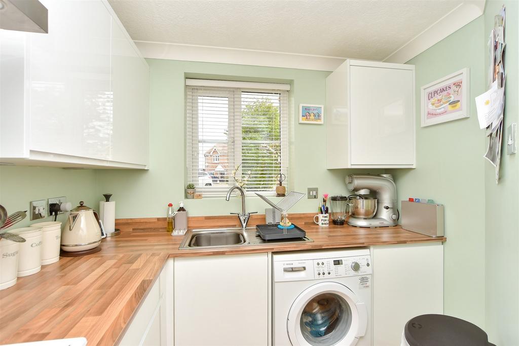 Shorefields, Rainham, Gillingham, Kent 2 bed end of terrace house for