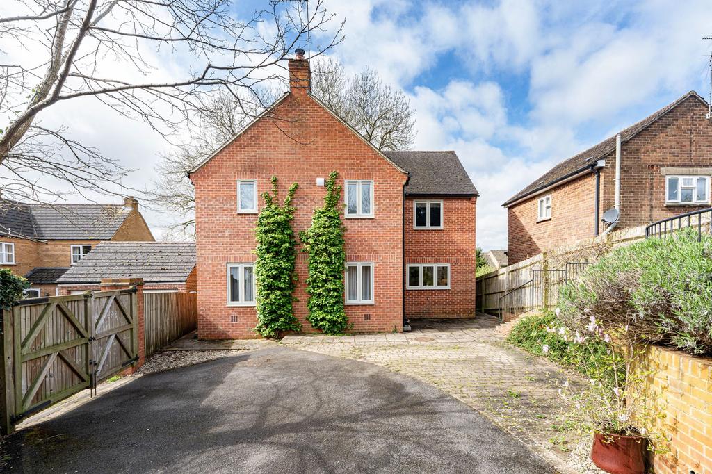 Bloxham, Banbury OX15 4 bed detached house for sale £525,000