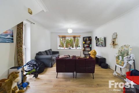 24 Foxwood Close, Feltham, TW13 7DL