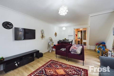 24 Foxwood Close, Feltham, TW13 7DL
