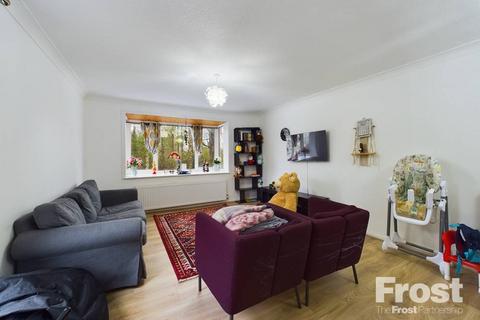 24 Foxwood Close, Feltham, TW13 7DL