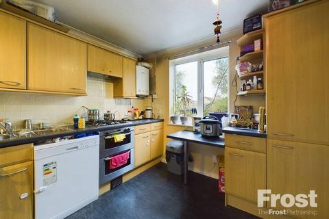 24 Foxwood Close, Feltham, TW13 7DL