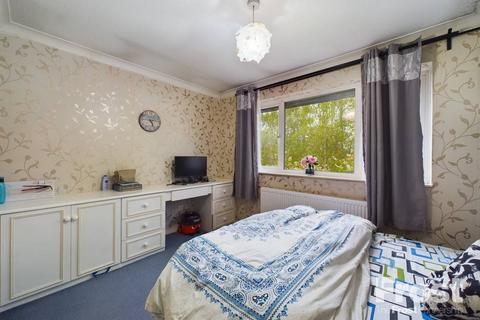 24 Foxwood Close, Feltham, TW13 7DL