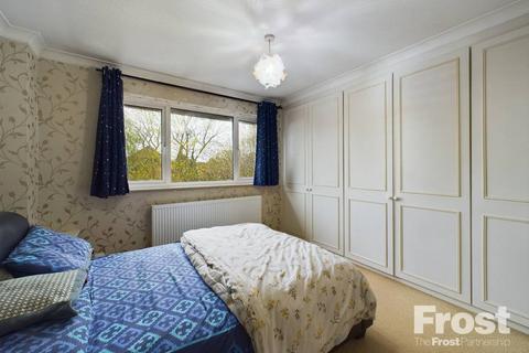 24 Foxwood Close, Feltham, TW13 7DL